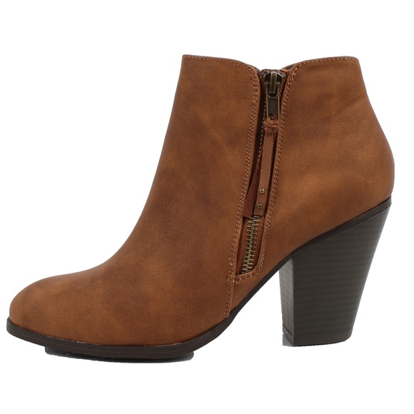 Shoes - Size 10 Light Tan Tassel Side Zipper Block Heel